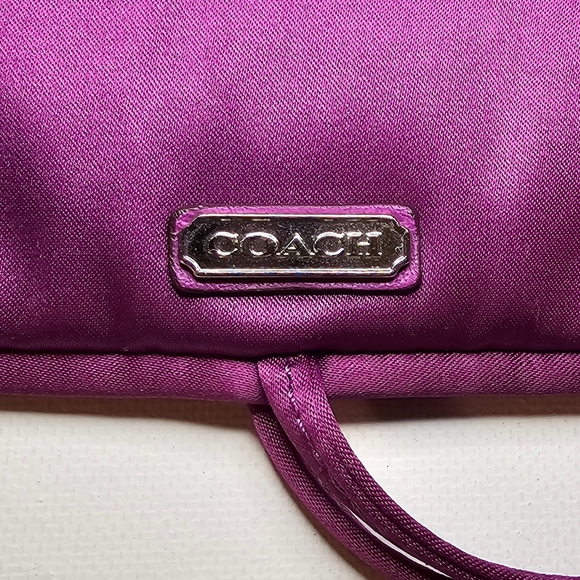 ❌️Sold❌️ Coach Occasion Satin Jewelry Roll Mulberry 66561 - Picture 4 of 7